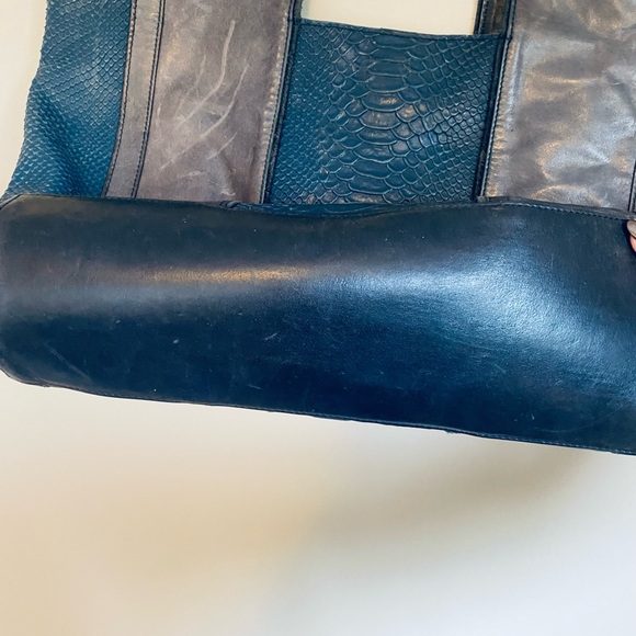 Pour la victoire large leather tote bag - Picture 2 of 7